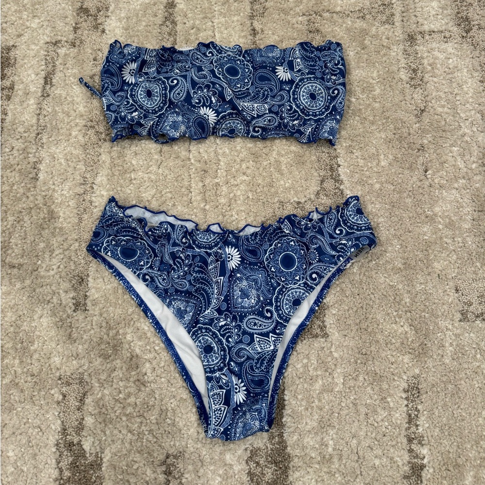 Bikini - image 1